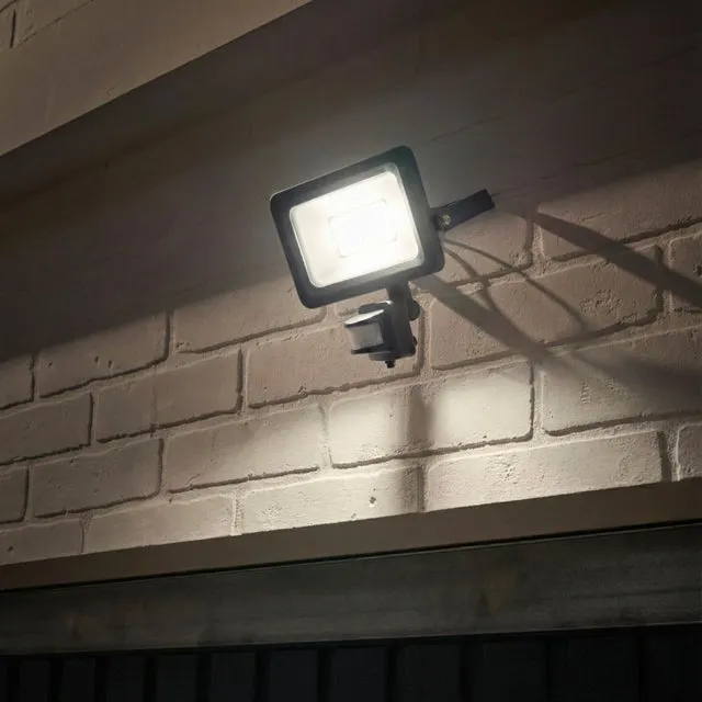 Faro da esterno LED con sensore di movimento/crepuscolare Yonkers in alluminio, grigio metallizzato 20W 2700 lumen CCT INSPIRE