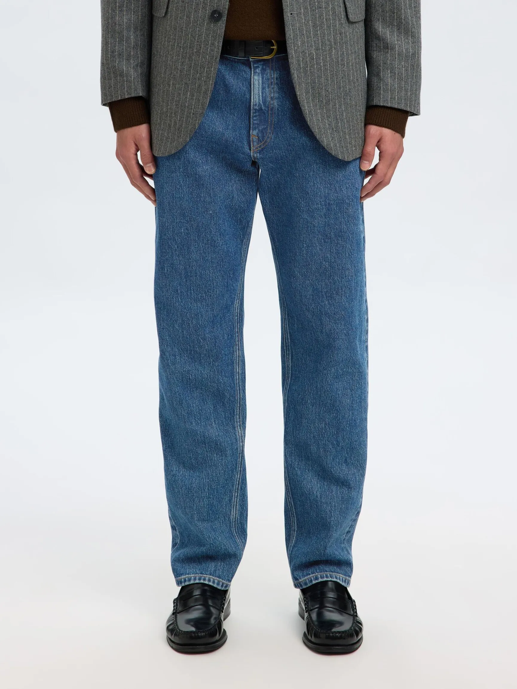 STRAIGHT FIT