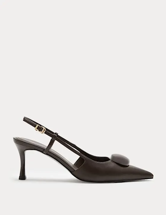 Fersenriemenschuhe mit Stiletto-Absatz und zulaufender Spitze