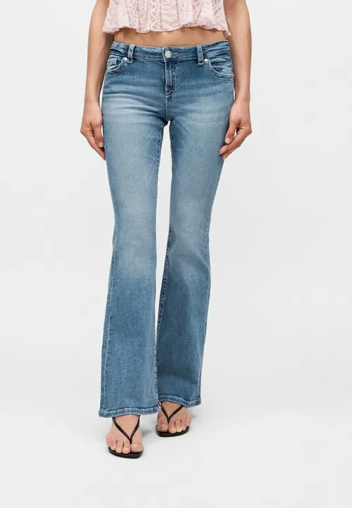 GLOW RISE - Flared jeans - mid blue