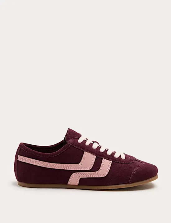 Turnschuhe in einem Retro-Laufschuh-Look aus Wildleder mit Seitenstreifen