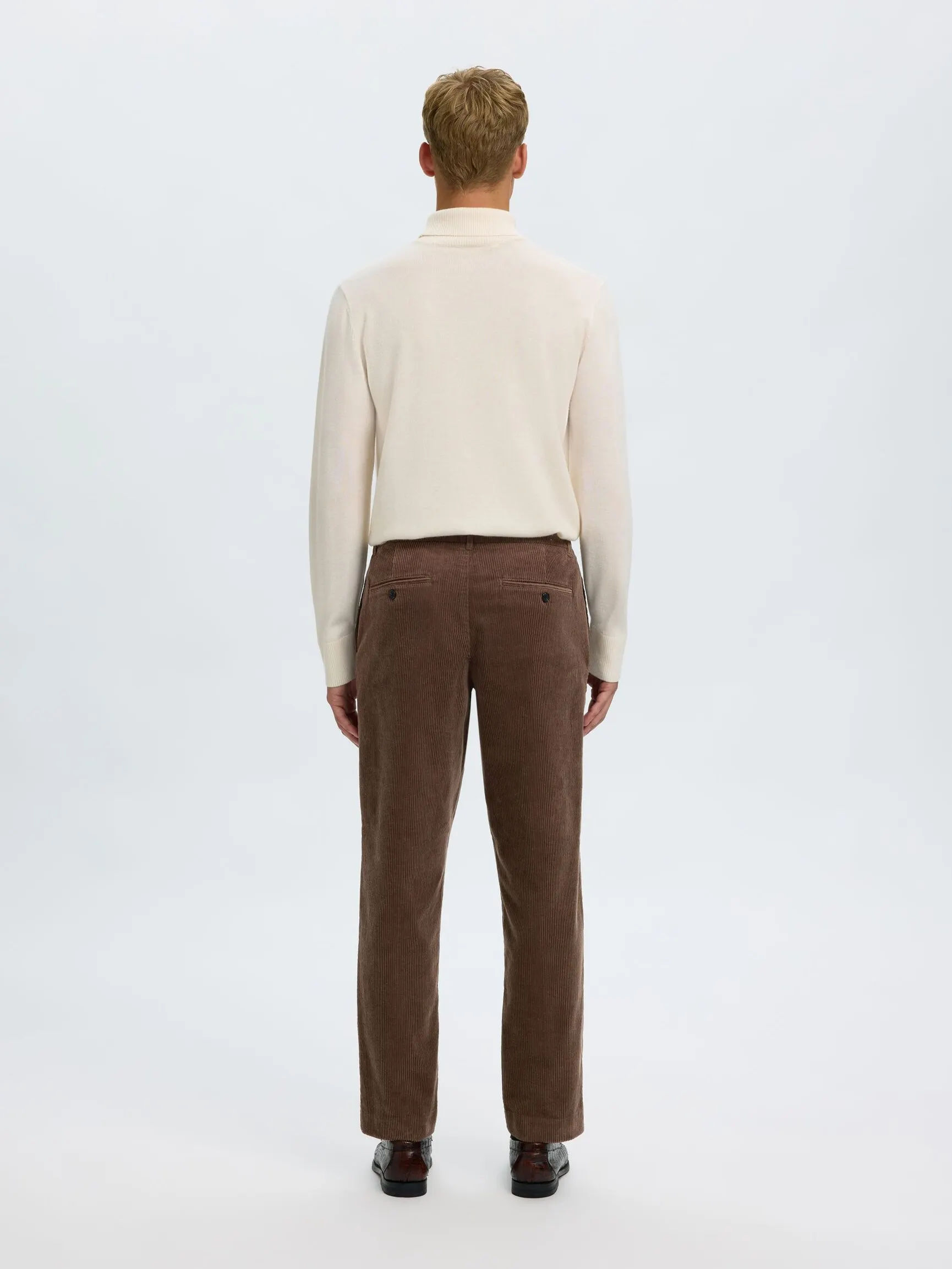 KORDFLØYEL NORMAL PASSFORM AVSMALNET JEANS MED NORMAL PASSFORM
