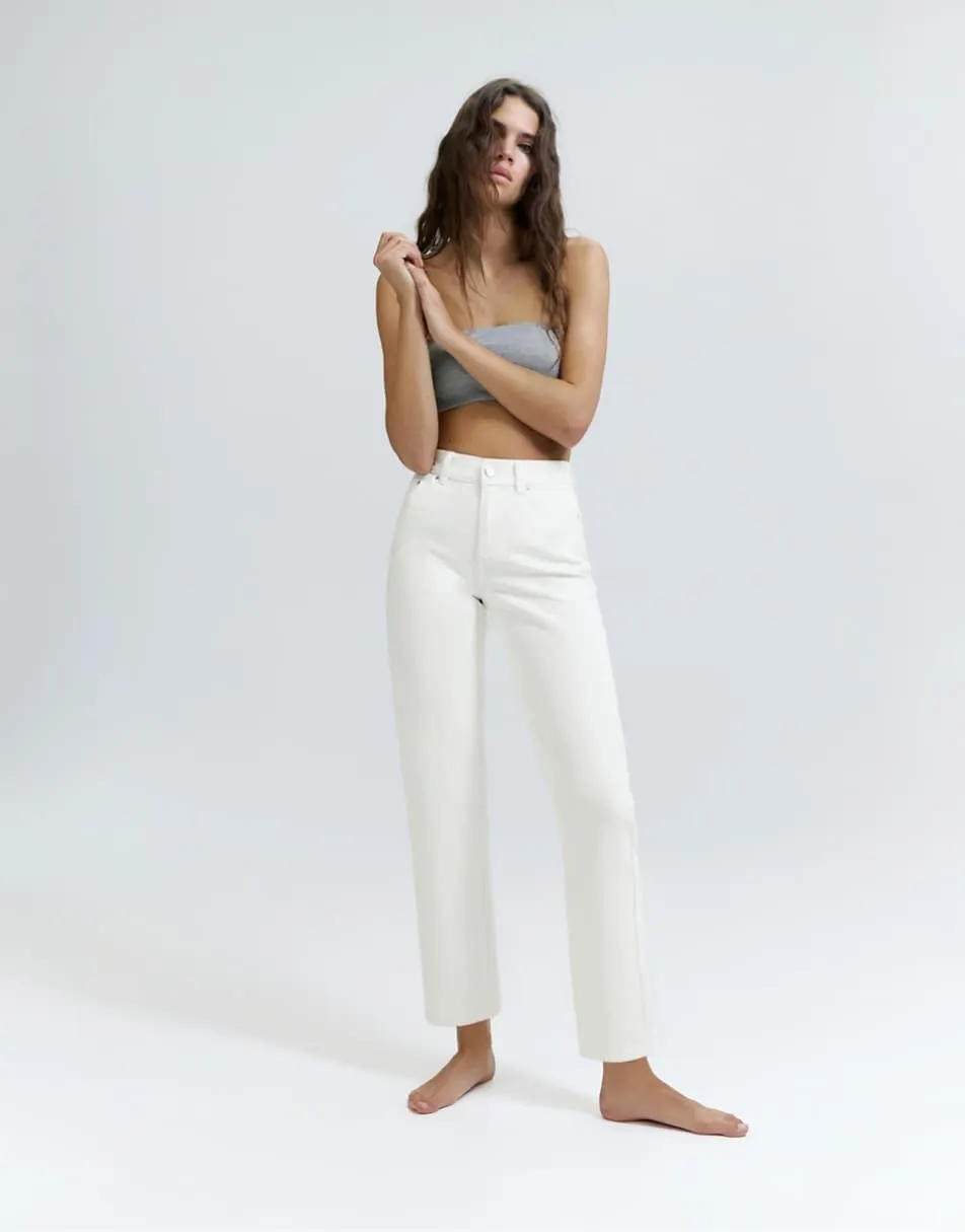 Pull&Bear High-waist mom fit jeans in white