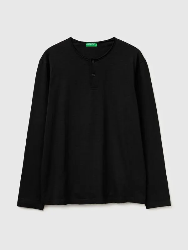 T-shirt with henley neck