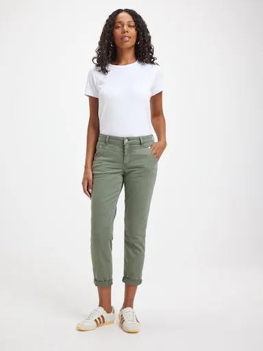 Just Jeans Amaze Yoke Front Boyfriend Jean