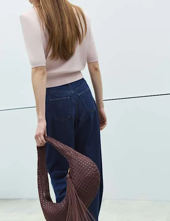 Schmal geschnittenes kurzes Strickoberteil mit Kragen