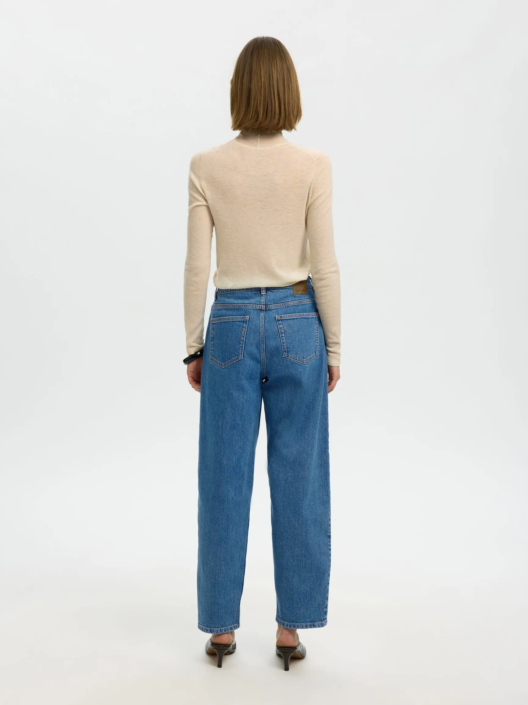 HIGH WAIST JEANS MED BARREL FIT