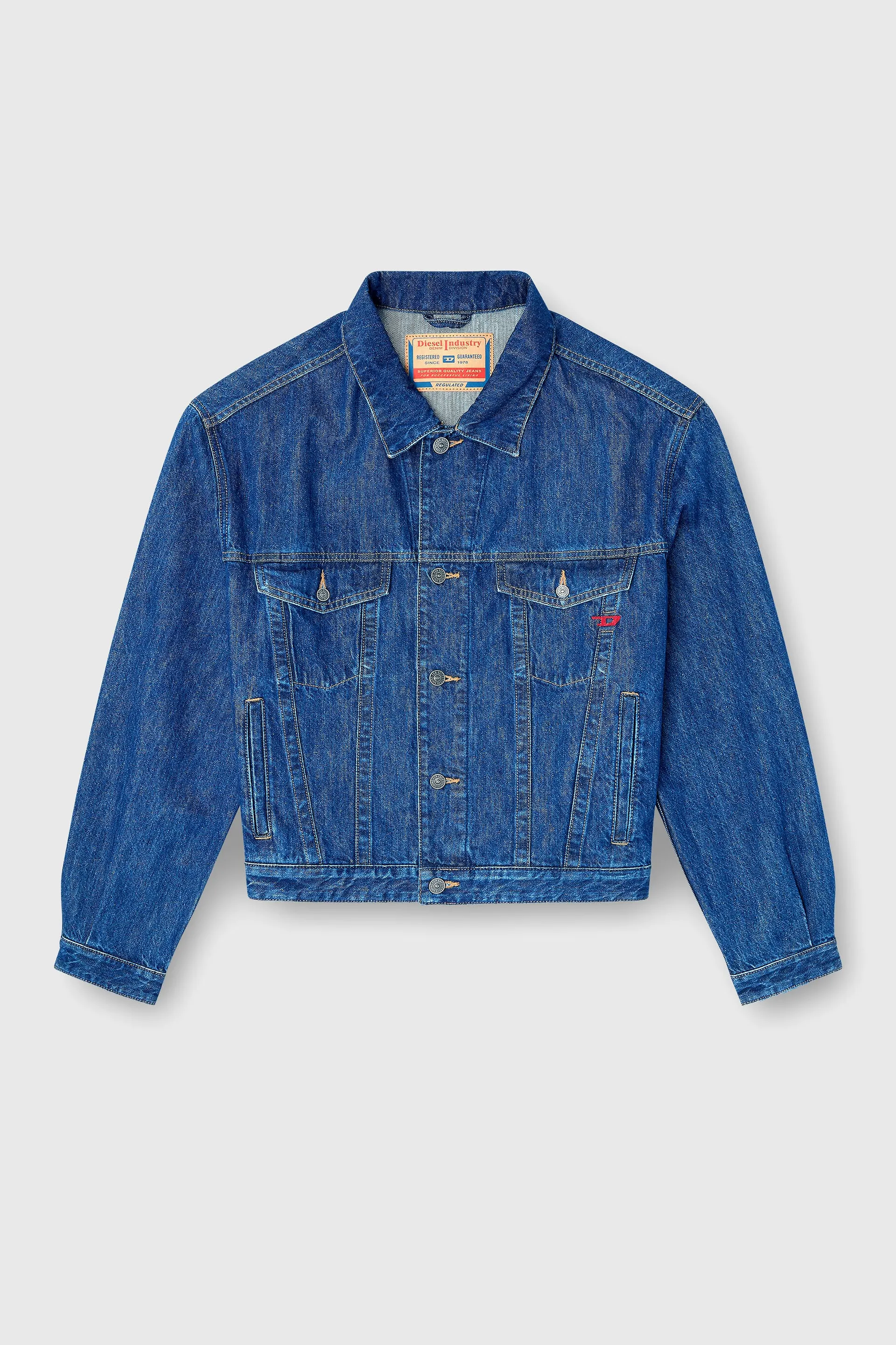 Trucker jacket in denim