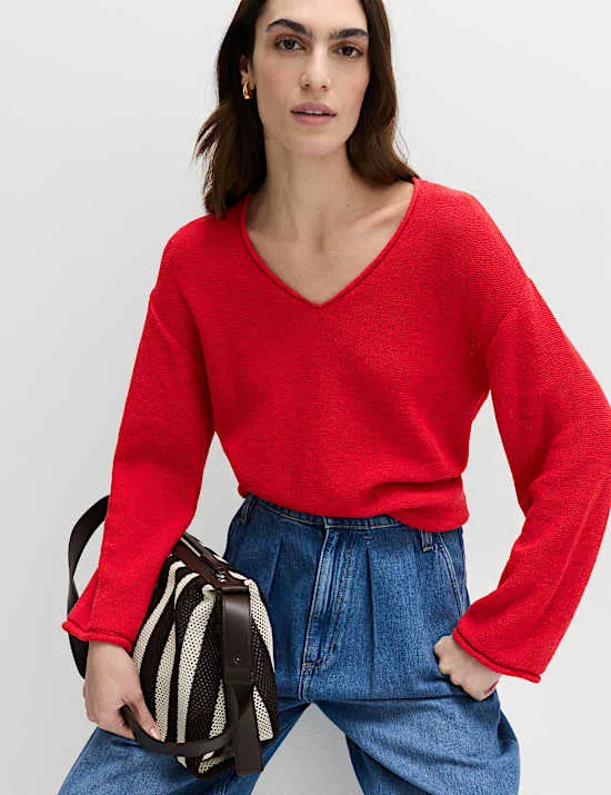 Schmal geschnittener Pullover aus Baumwollmischgewebe mit V-Ausschnitt