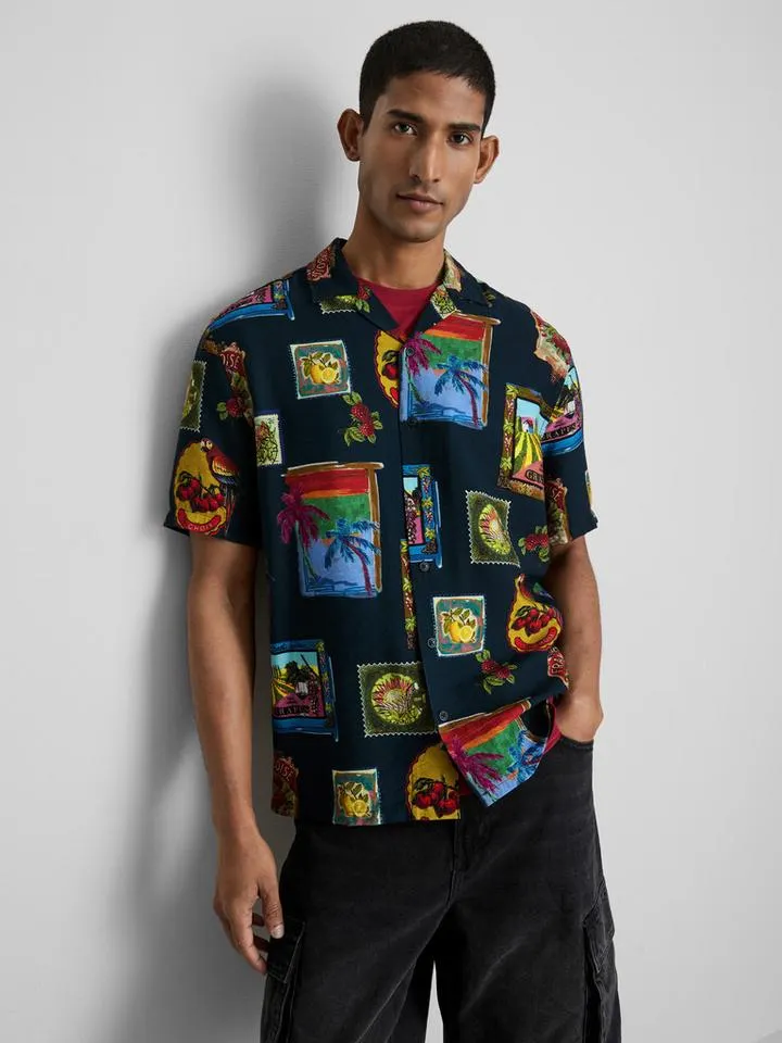Chemise à col à revers et imprimé estival