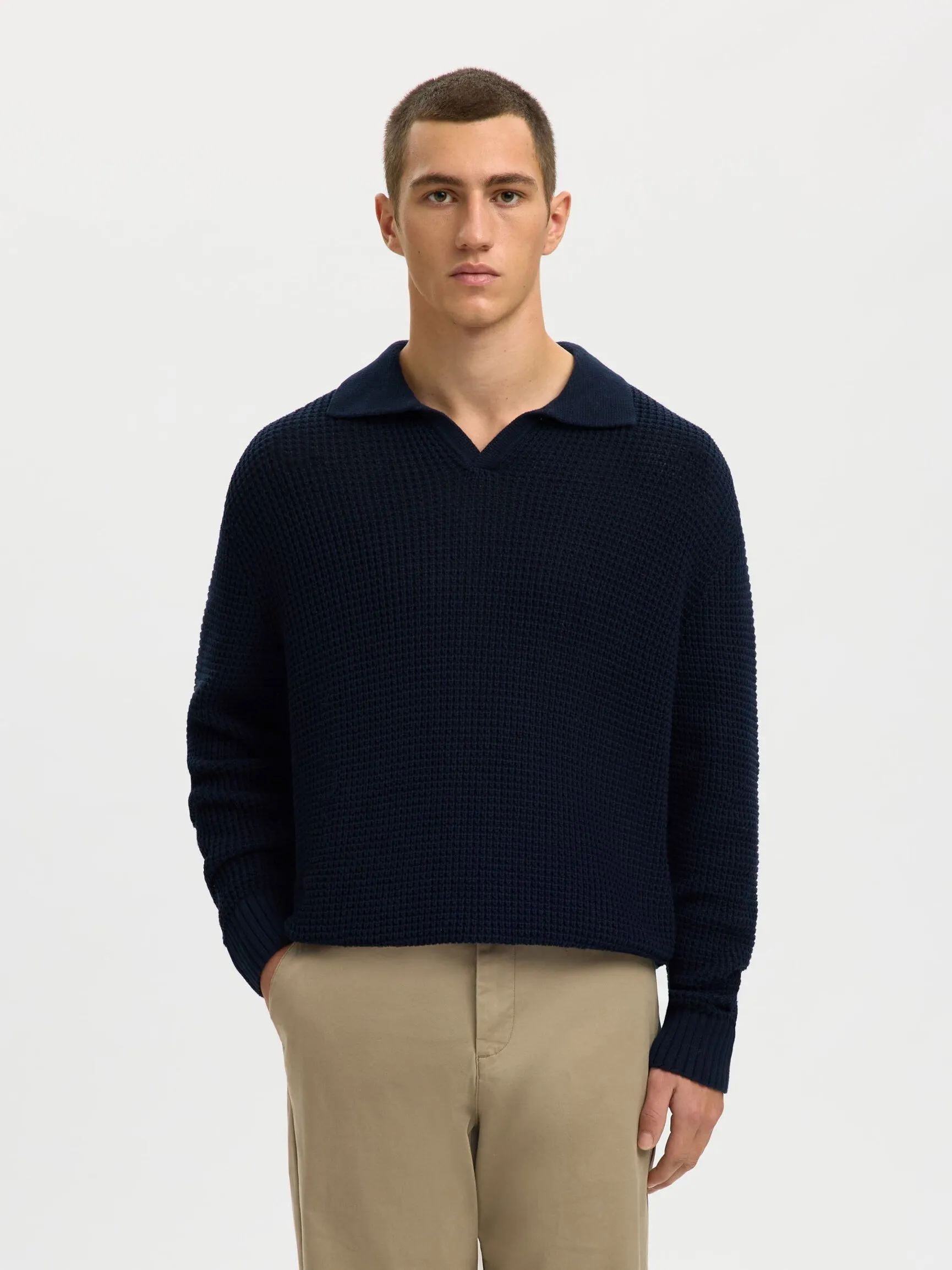 STRIKKET POLOSKJORTE