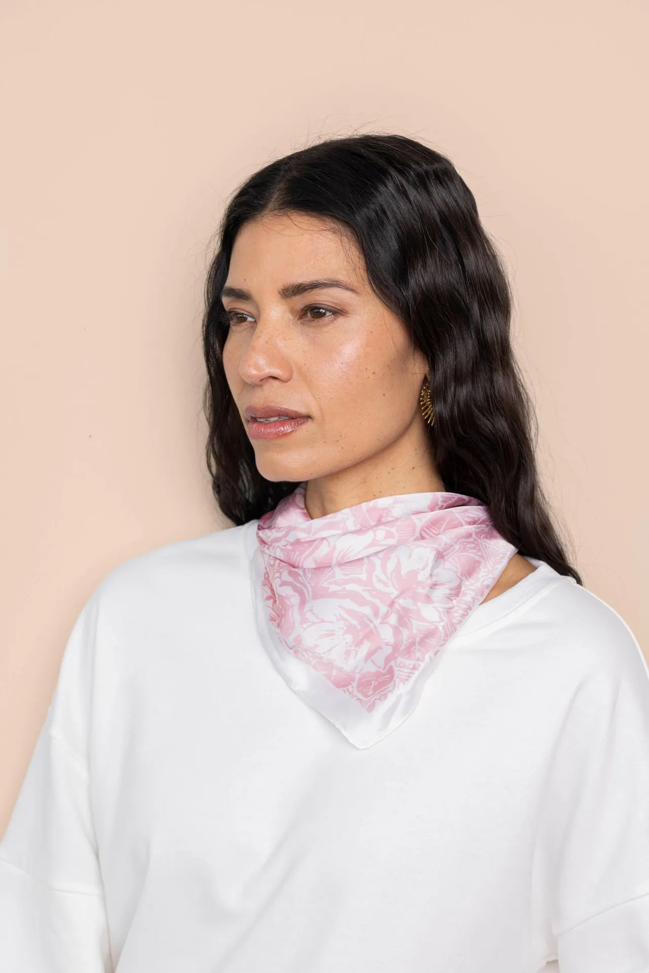 Ecru/roze satijnen sjaal