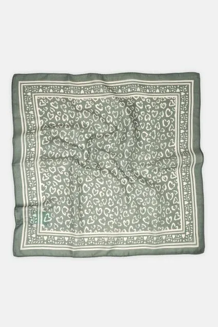 Vierkante sjaal hartjes