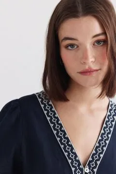 Camisa peplum detalles escote