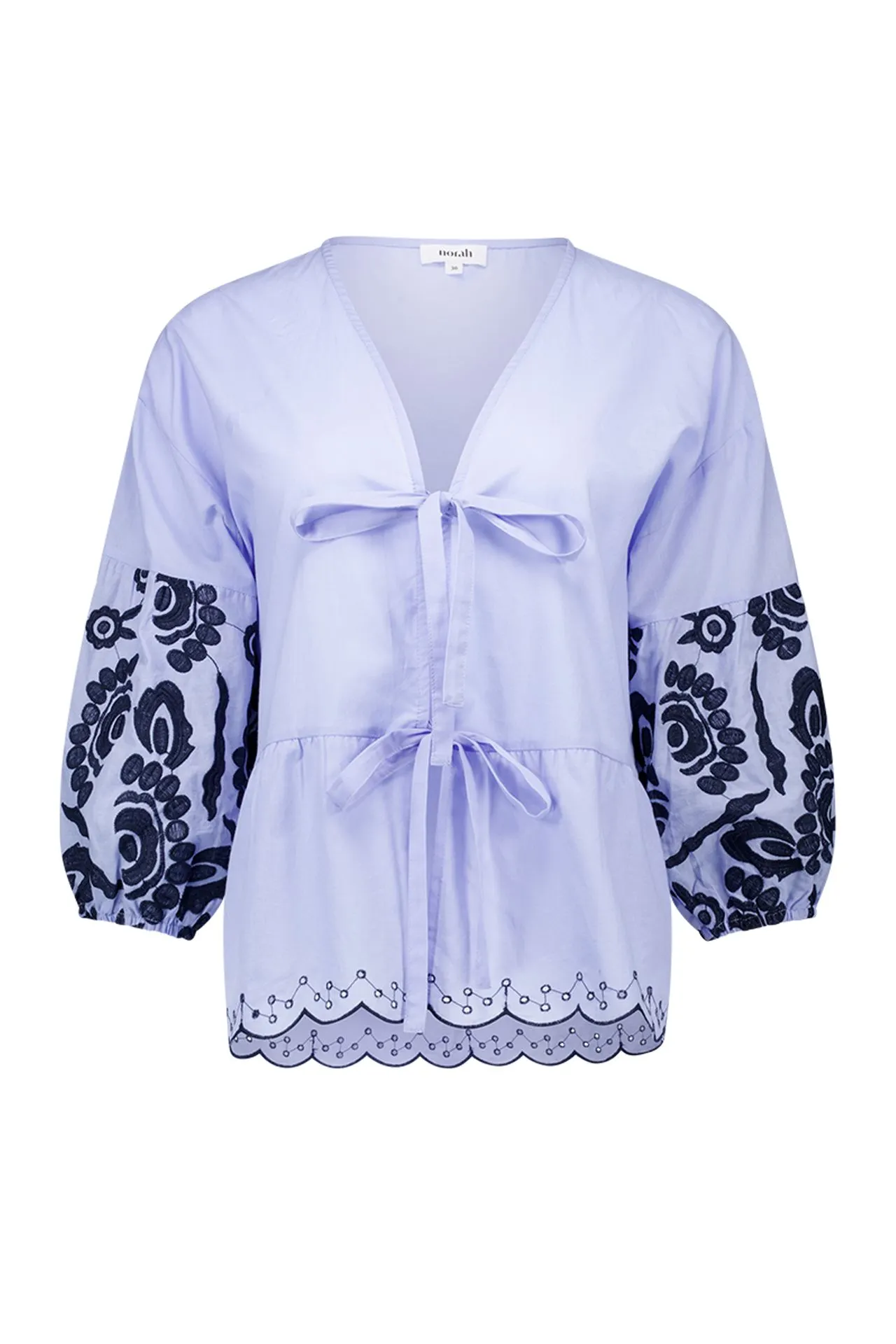 Blauwe blouse met borduursels