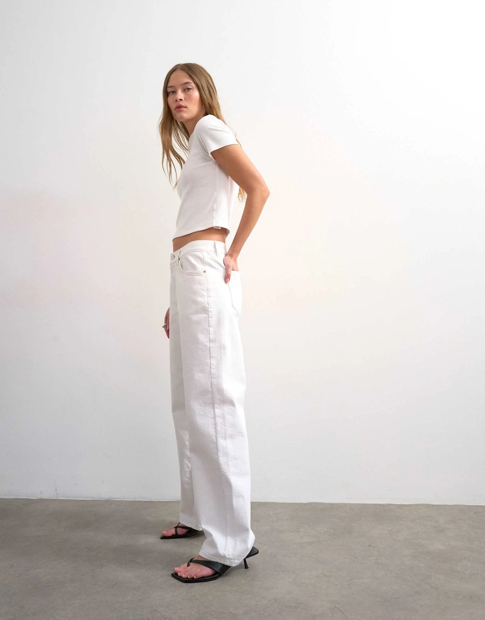 Topshop Ember low rise relaxed straight jean in white