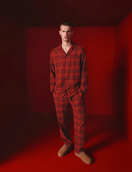 Kariertes Schlafanzugset aus reiner Baumwolle im Familienlook zu Weihnachten