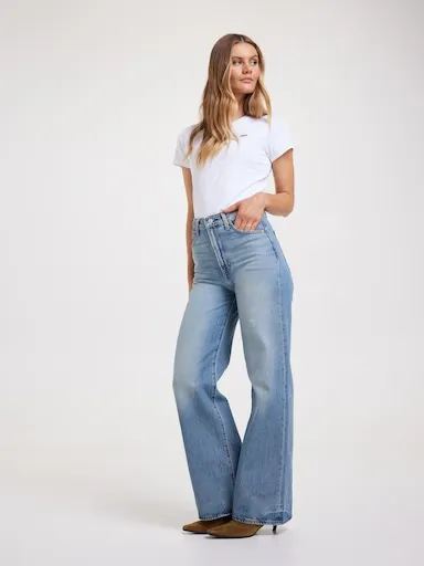 Levi's Ribcage Wide Leg In Tint Story