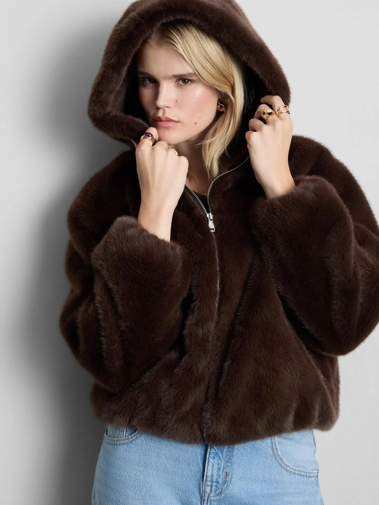 Veste à capuche en fausse fourrure