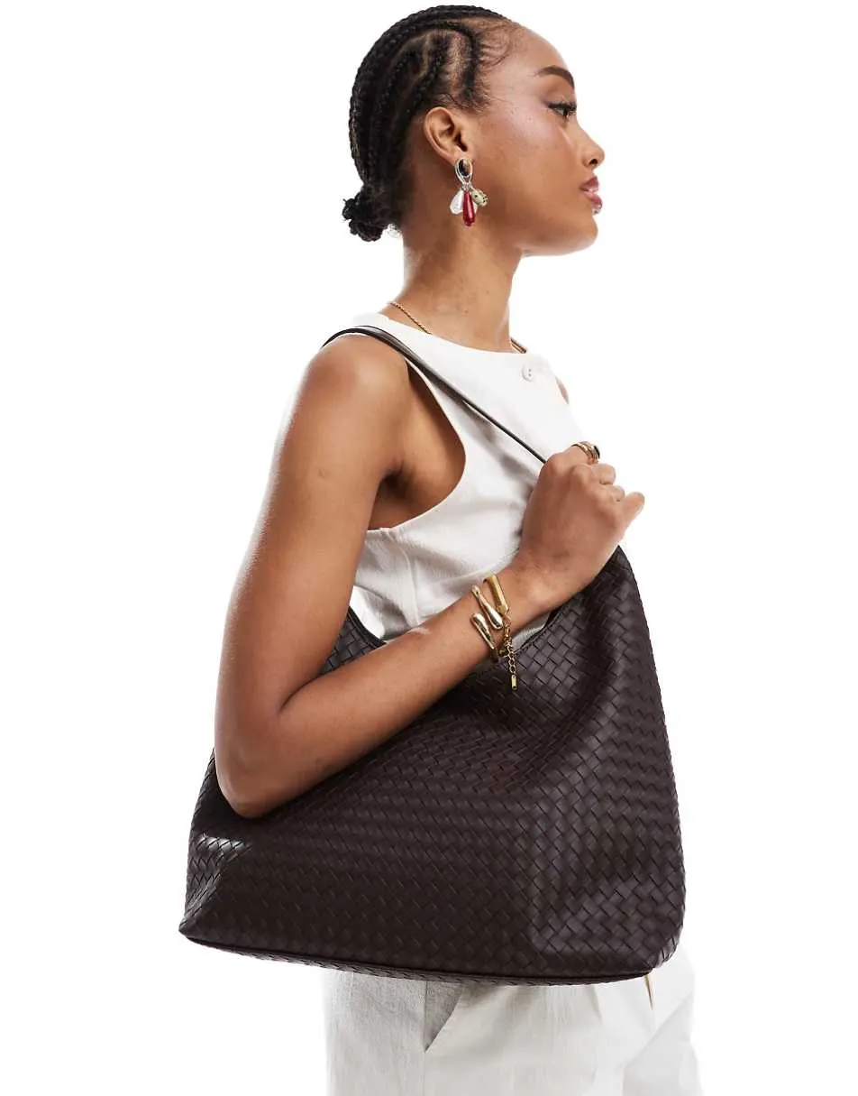 Glamorous large woven shoulder bag in brown