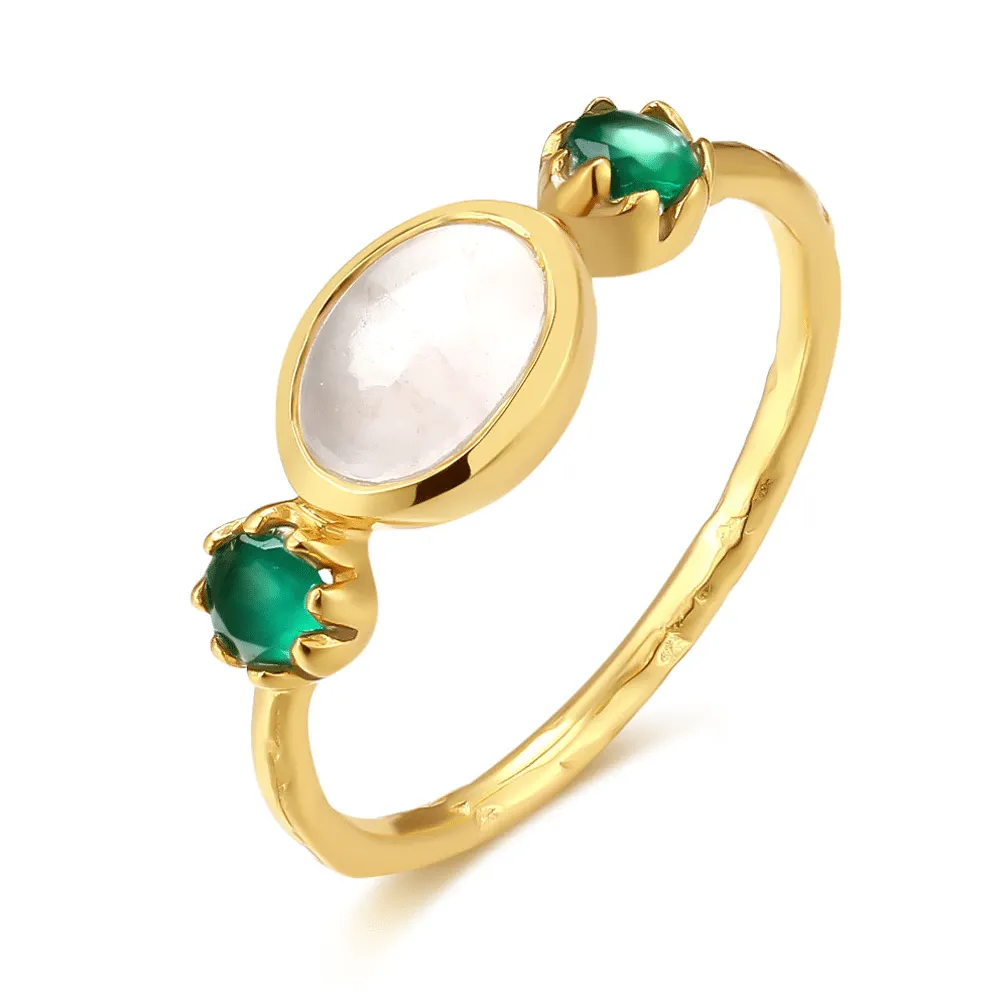 Ring in zilver, met ovaal steen en ronde stenen