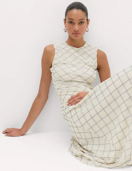 Midi-Kleid aus Mesh, mit tiefer Taille und Karomuster