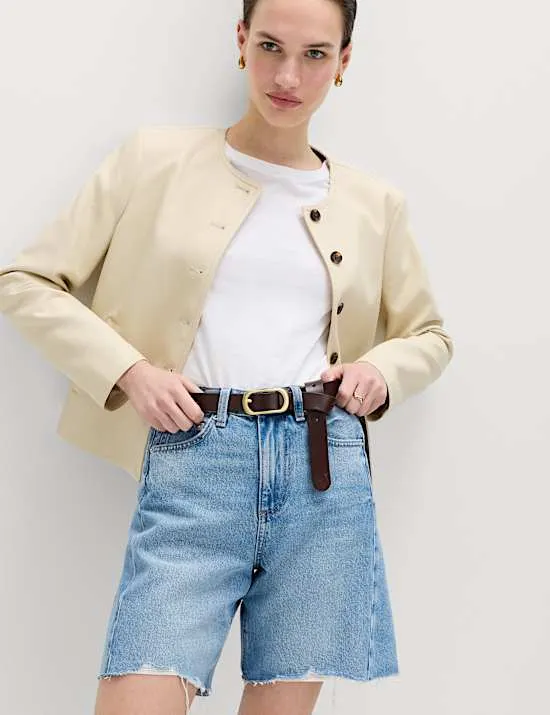 Denim-Shorts mit mittelhohem Bund, Barrel-Leg und unversäubertem Saum
