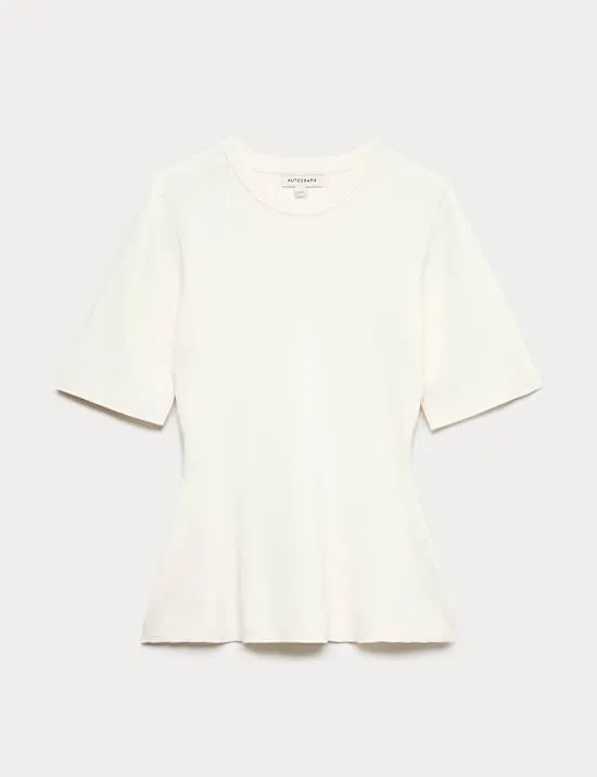 Schößchen-Strickoberteil mit Rundhalsausschnitt