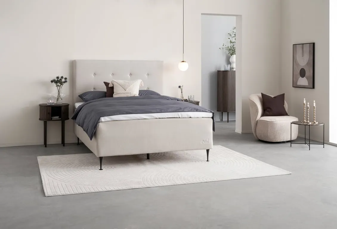 Odel® Foss kontinentalseng 160x200 Tekstil Dovre kritt, 4 valgmuligheter i vendbar liggekomfort, inkludert Odel 35 overmadrass og sengeben