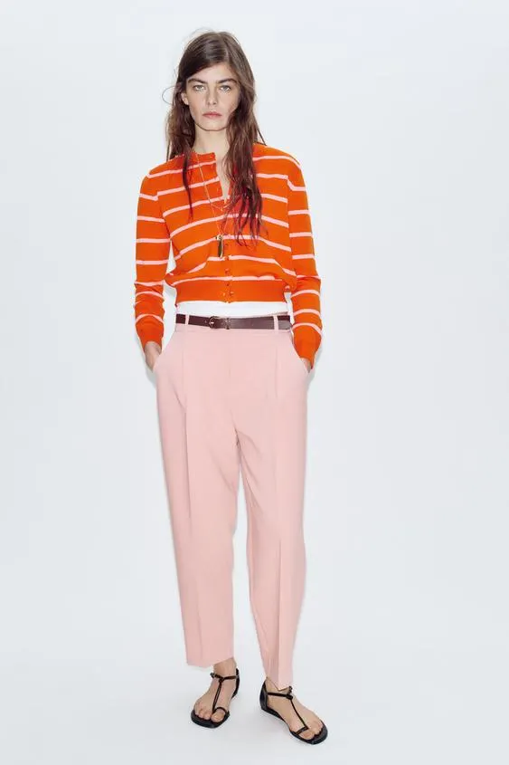CROPPED TROUSERS WITH DARTS AND BELT