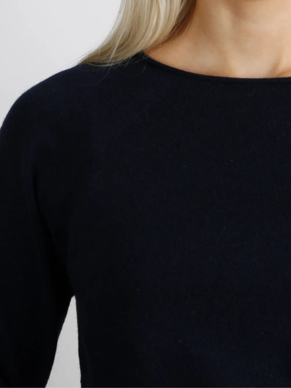 CREW NECK SWEATER