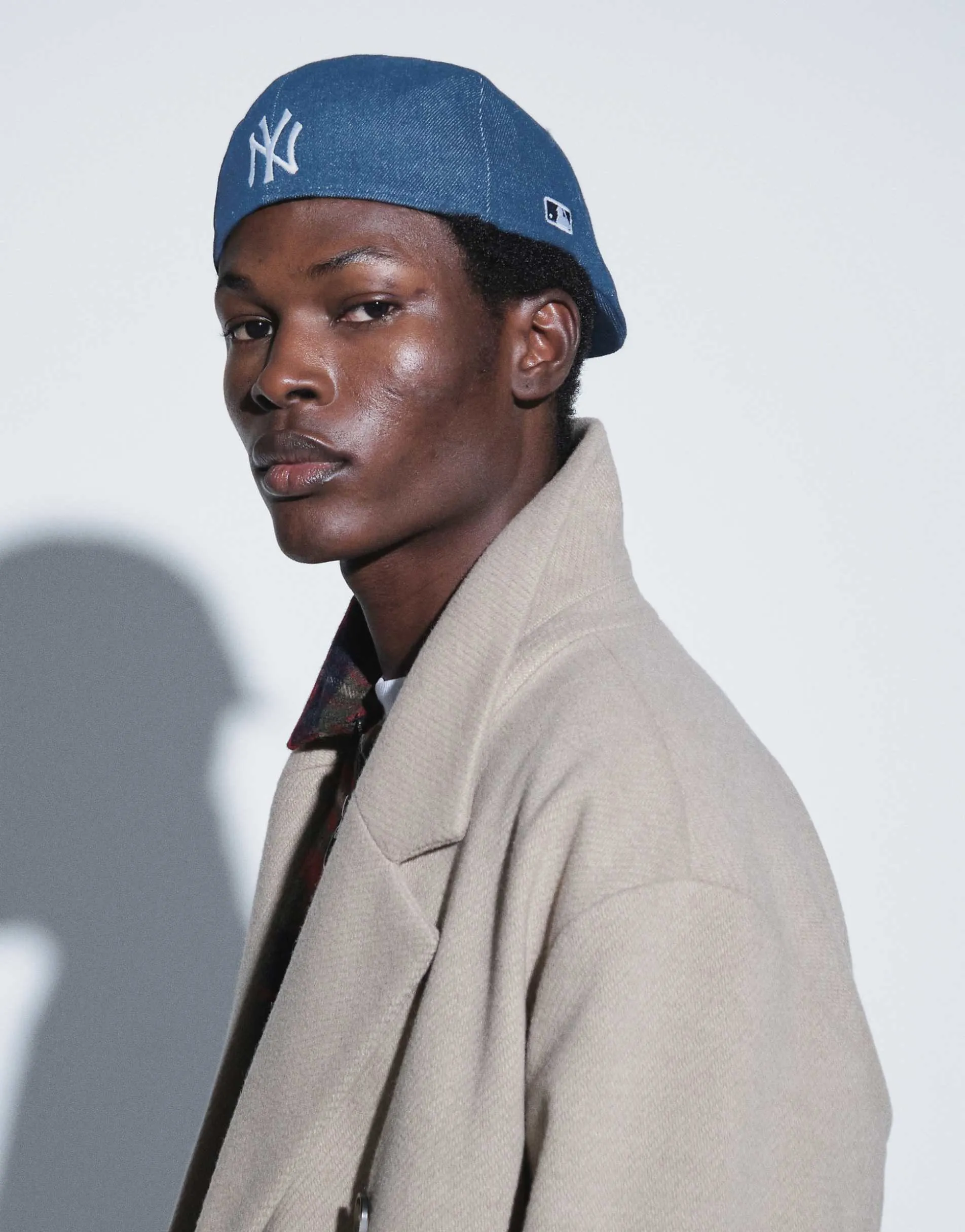 New Era X ASOS exclusive NY Yankees logo denim flat cap in midwash blue
