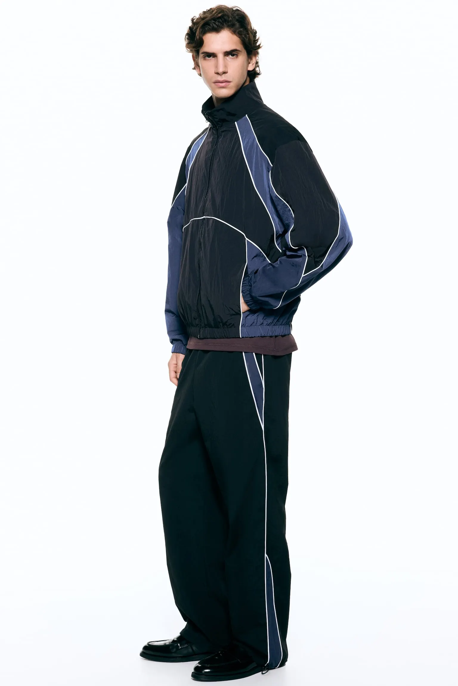 Chamarra deportiva con bloques de color