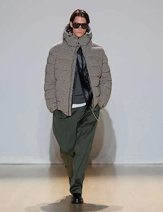 Steppjacke mit Stehkragen und Karomuster