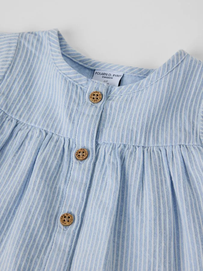 Kortermet kjole stripet