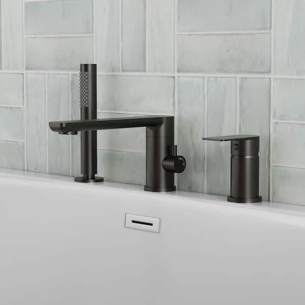 EVERSTEIN Single-Handle Deck-Mount Roman Tub Faucet G1/2in. 2. 3GPM 20PSI with Hand Shower in Matte Black