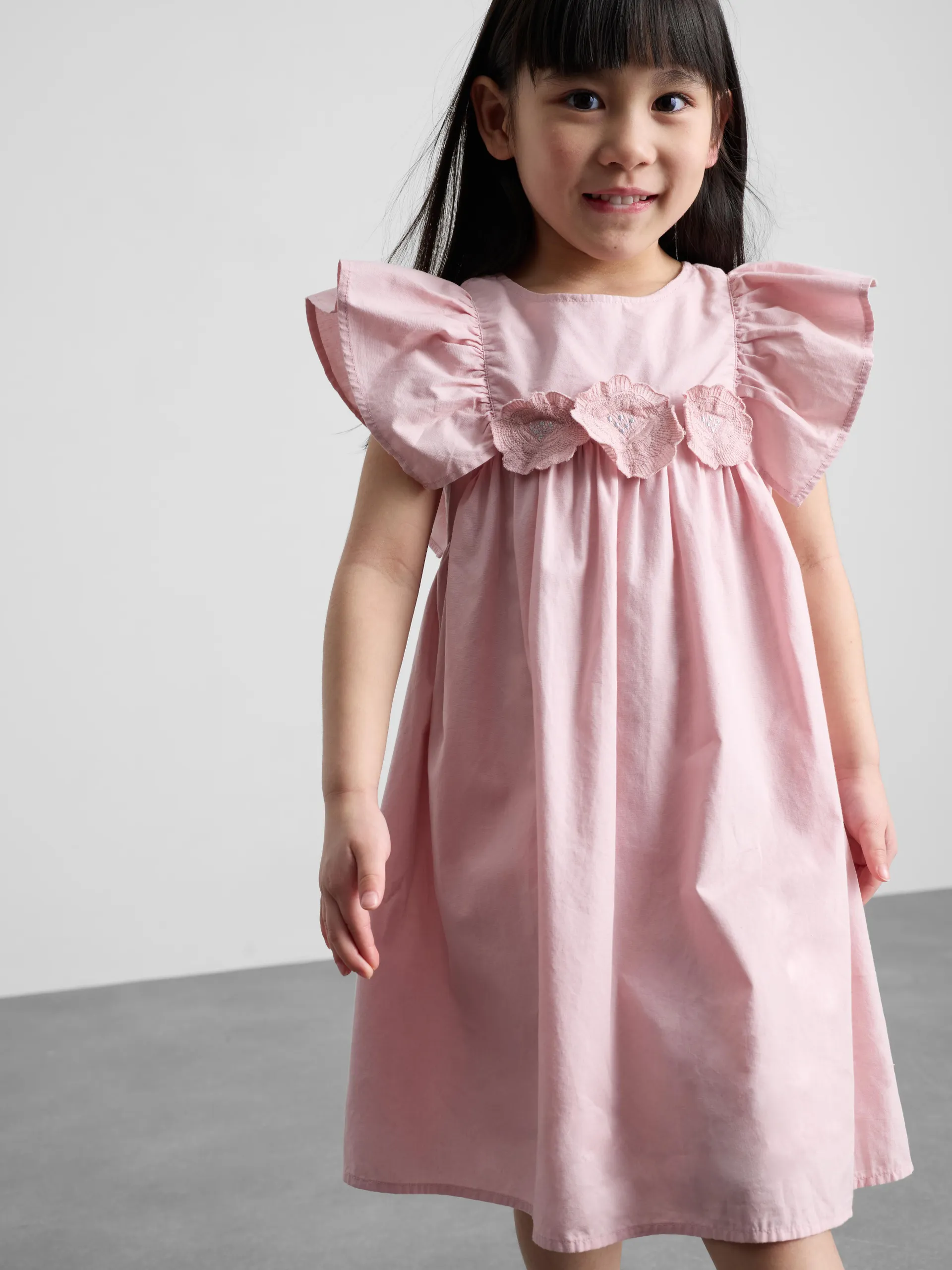 18 mois–12 ans | Robe à smocks à appliqué floral The Edit