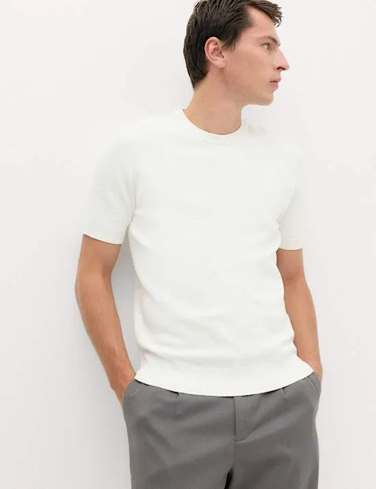 Gestricktes T-Shirt mit hohem Baumwollanteil und Strukturmuster