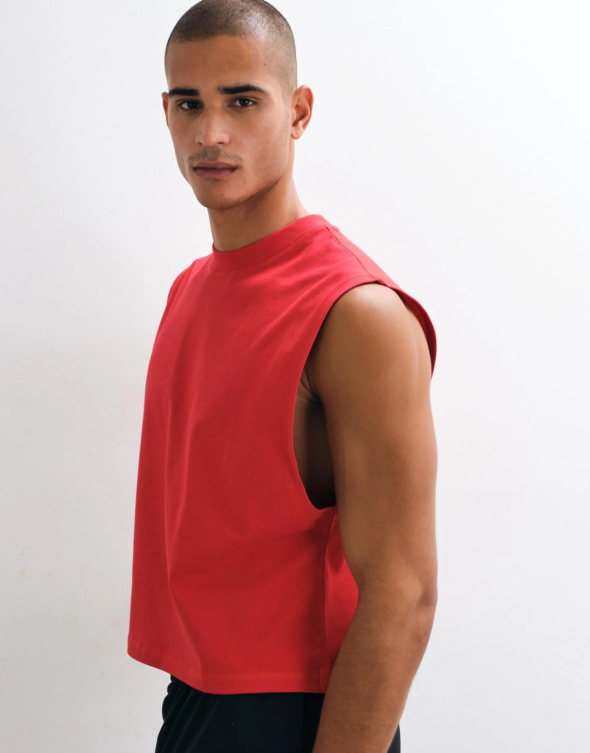 4505 cotton cropped lifting tank with quick dry finish in deep red