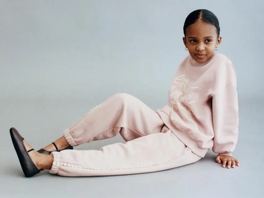 EMBROIDERED BOW SWEATSHIRT