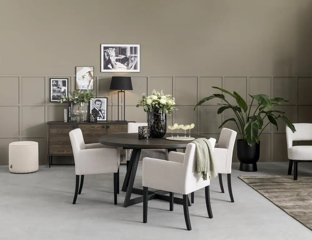 Embla spisebord rundt Ø 140 cm smoked heltre eik med metallunderstell