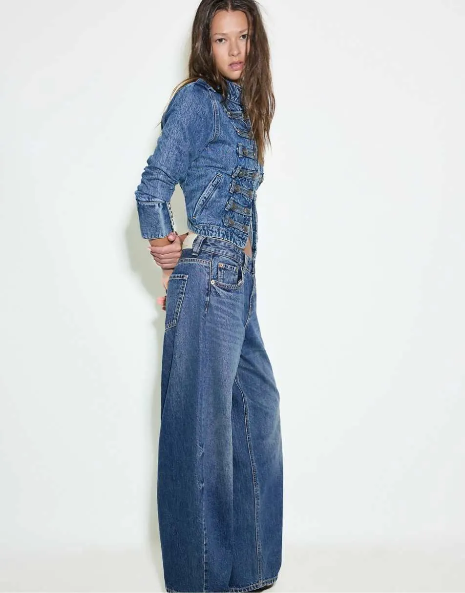 Stradivarius D80 barrel fit jeans in medium denim wash