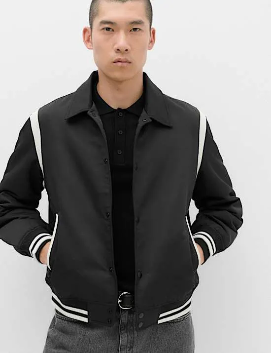 Gepolsterte College-Bomberjacke in Satin