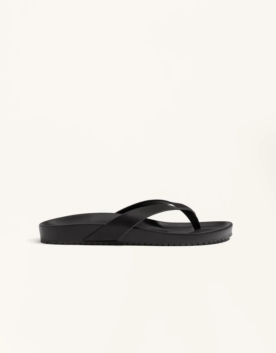 OYSHO Strappy flat sandal in black