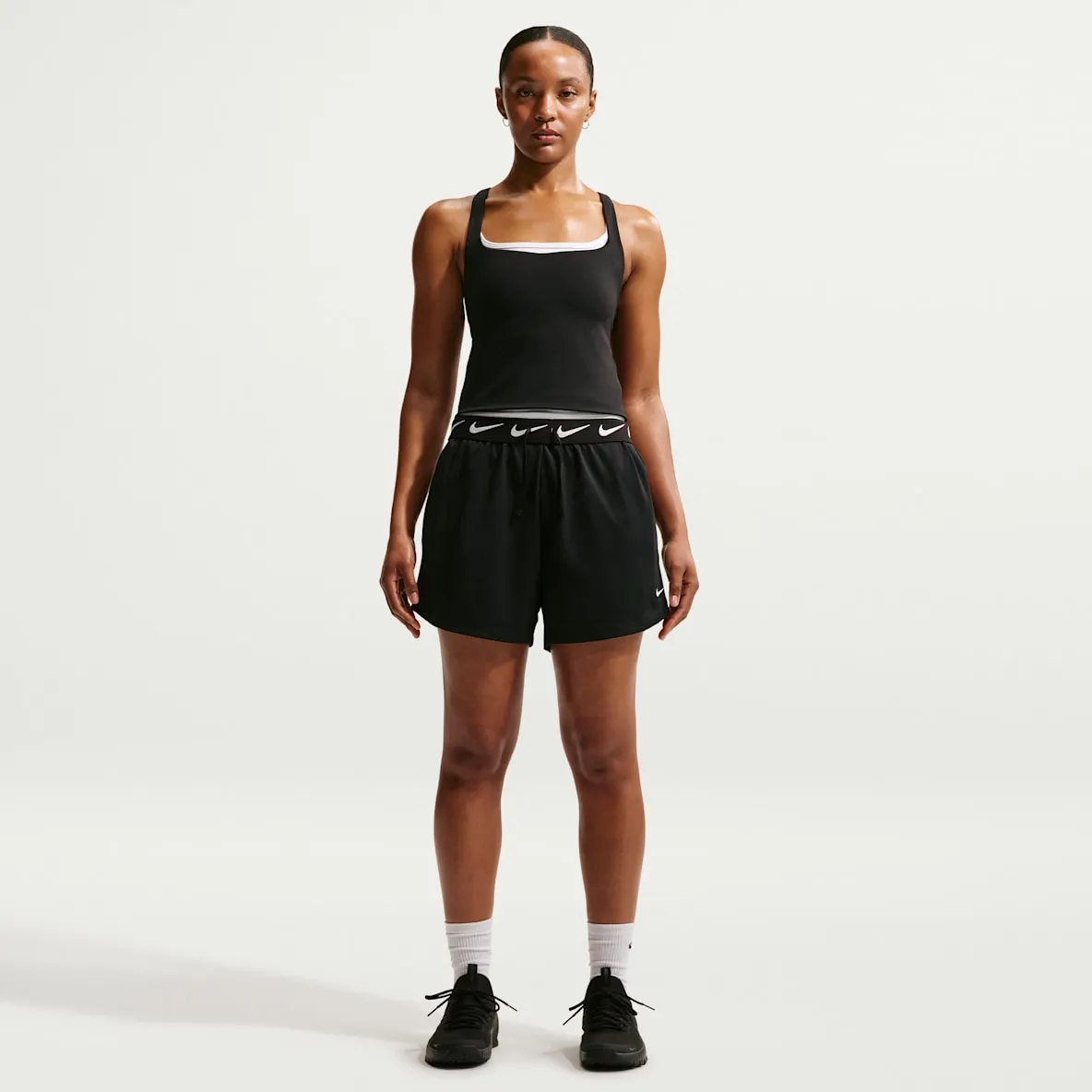 Dri-FIT dameshorts med mellomhøyt liv (10 cm)