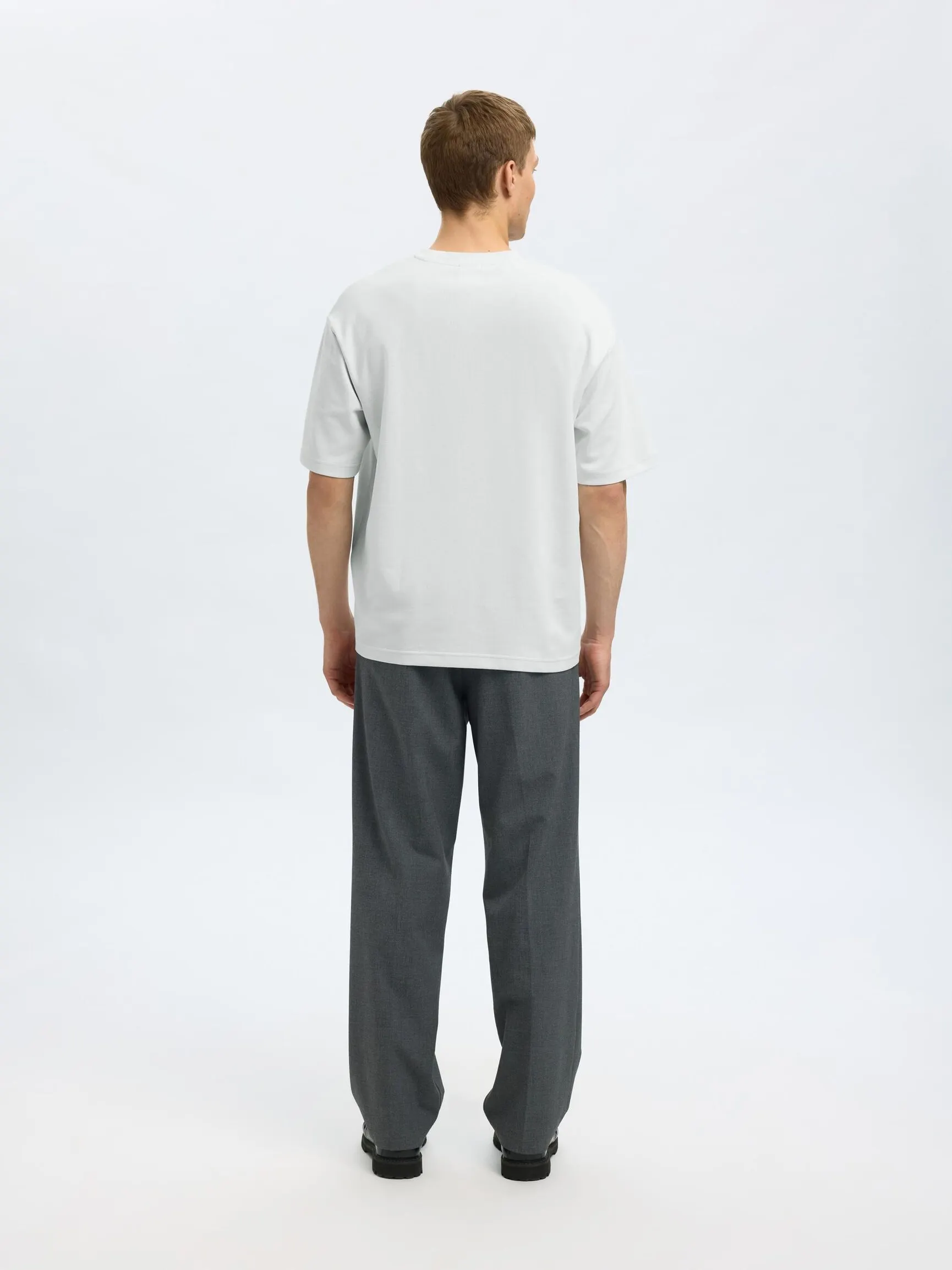 LOOSE FIT T-SKJORTE