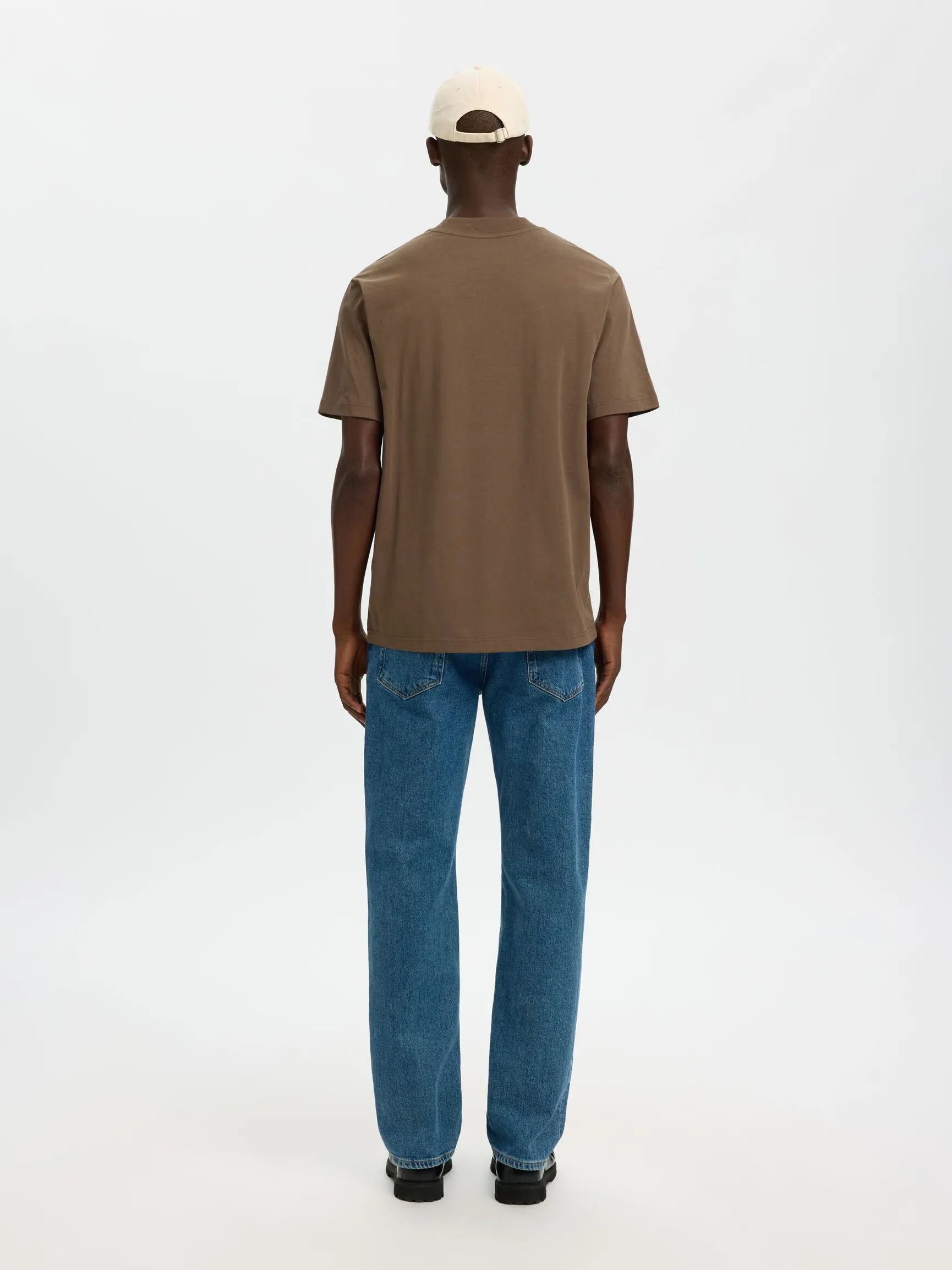 KORTERMET, AVSLAPPET PASSFORM T-SKJORTE