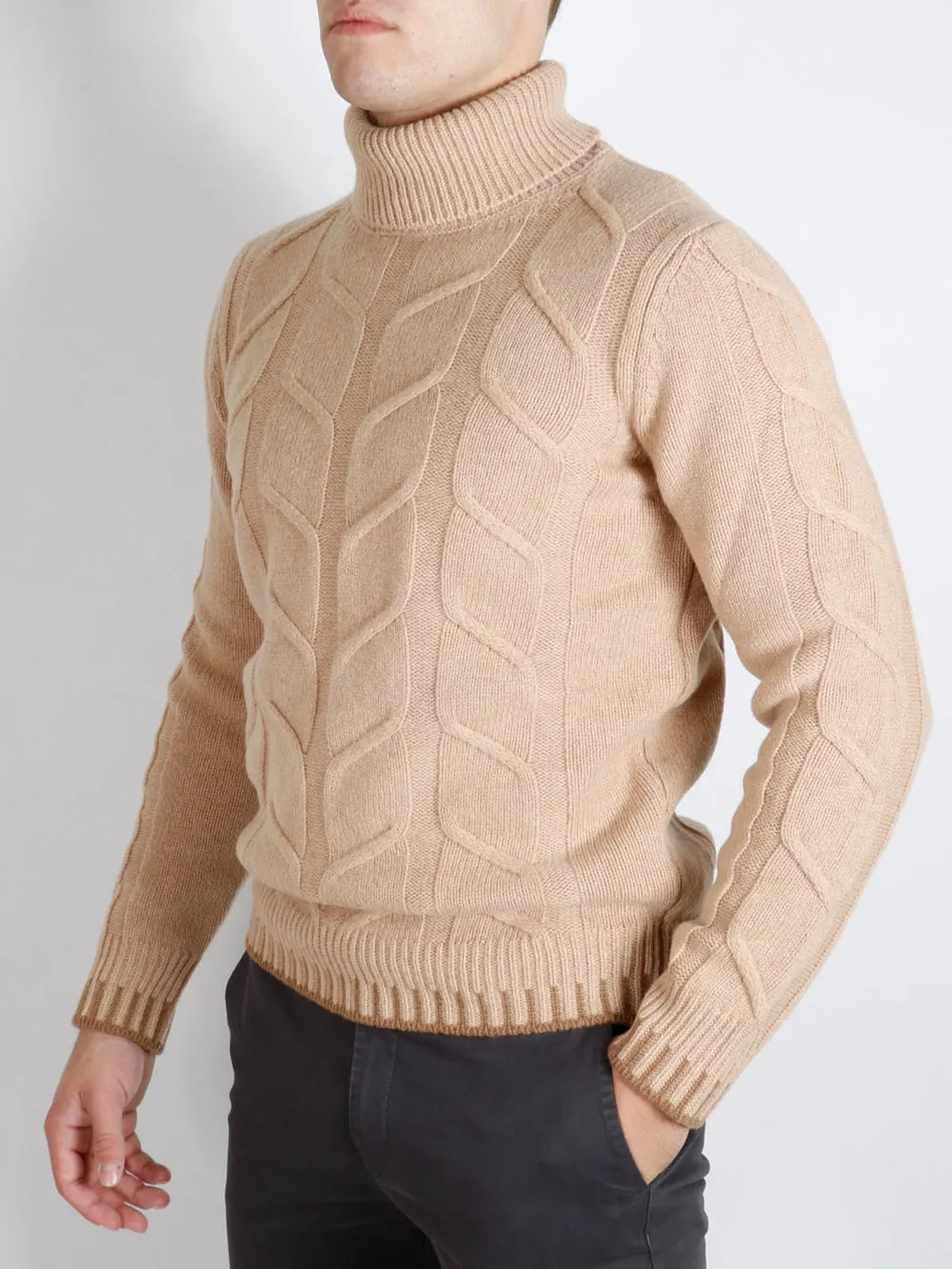 TURTLENECK SWEATER