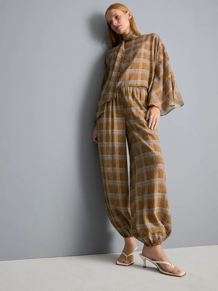 Pantaloni harem a scacchi