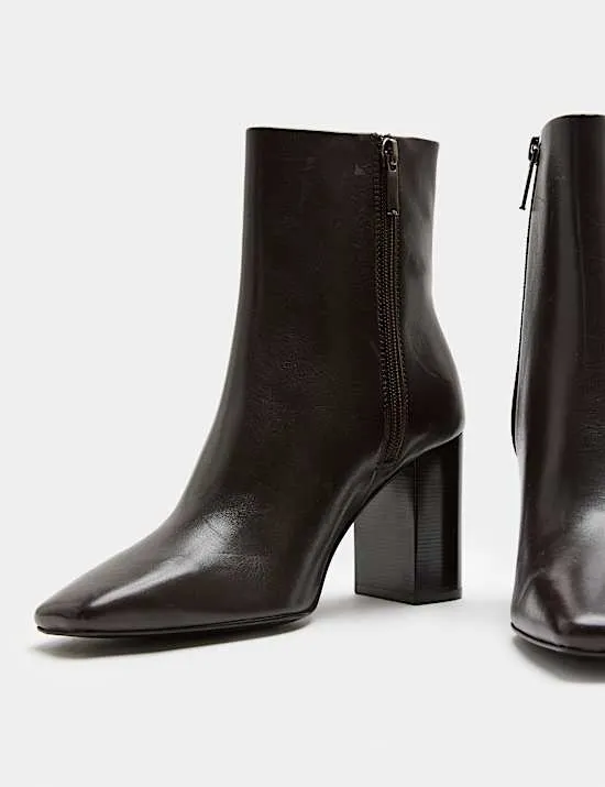 Lederstiefeletten mit eckiger Spitze und Blockabsatz